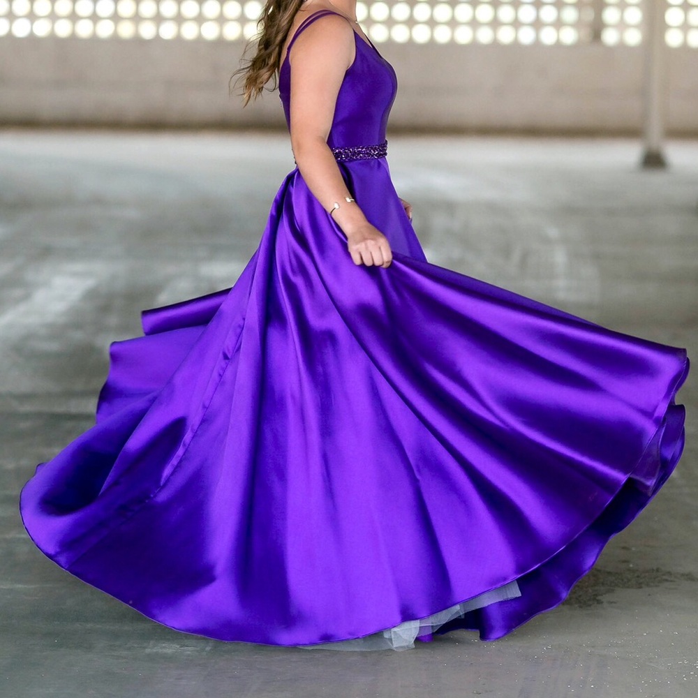 Madison James Size 10 Purple Prom/Formal Dress!